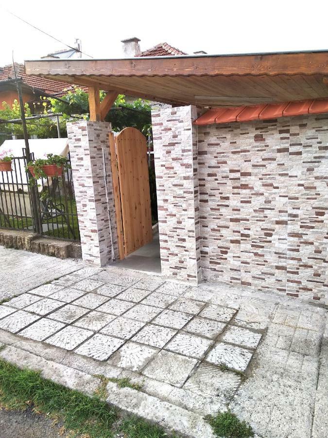 Къща Карби Kŭrdzhali Exterior photo